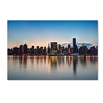 【中古】【輸入品・未使用】Trademark Fine Art Midtown NYC Over The East River-I David Ayash Wall Decor 16 by 24-Inch MA0515-C1624GG