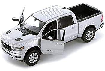 【中古】【輸入品・未使用】Motormax 79357 2019 RAM 1500 ララミー クルーキャブ ピックアップトラック シルバー 1/24 ダイカスト モデルカー