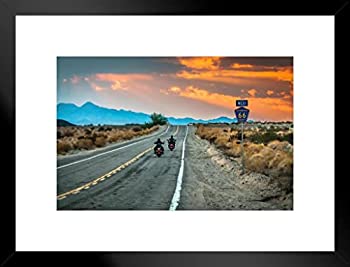 【中古】【輸入品・未使用】ルート66の夕暮れに乗る二人のバイカーズ写真アートプリントマットフレーム壁アート 50.8x66.04cm