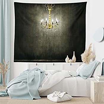【中古】【輸入品・未使用】Ambesonne グランジタペストリー クラシックシャンデリア ダークゴシック木製部屋 ヴィンテージスタイルルームピクチャー ワイド壁掛け 寝室 リ