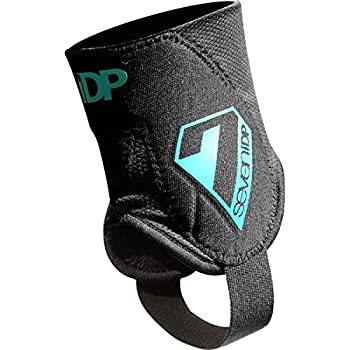 【中古】【輸入品・未使用】7iDPコントロール足首保護、黒、小/中