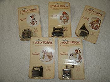 【中古】【輸入品・未使用】Holly Hobbie 5個セット オールドファッション コレクターズドールハウス ミニチュア ダイカストメタル 作業用特徴:ミシン、コーヒーグラインダ｜スカイマーケットプラス