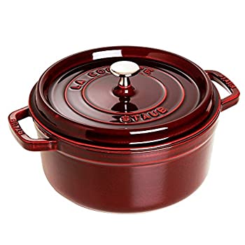 割り引き Staub 鋳鉄 9クォート ラウンドココット グレナディン レッド