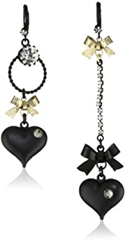 【中古】【輸入品・未使用】[ベッツィ・ジョンソン]Betsey Johnson Mismatch Black Bubble Heart and Gold Bow Drop Earrings ジュエリー[並行輸入品]