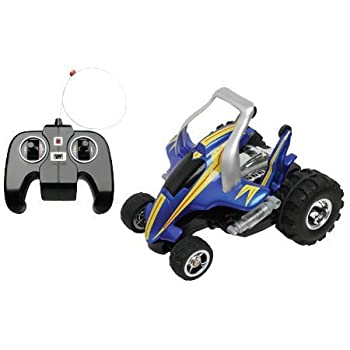 【中古】【輸入品・未使用】Blue Hat Toy Company RC Savage stunt Car (assorted colors- sent at random) [並行輸入品]