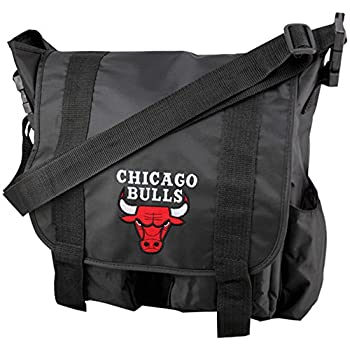 【中古】【輸入品・未使用】NBA シカゴ・ブルズ チームロゴ入りおむつバッグ 交換パッド付き