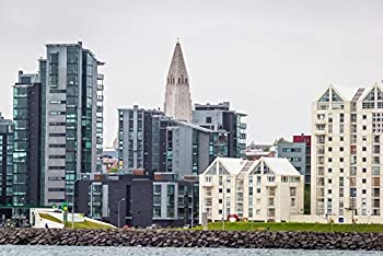 【中古】【輸入品・未使用】Posterazzi Modern apartment buildings surrounding Hallgrimskirkja Church Reykjavik Iceland Poster Print (36 x 12) 141［並行輸入］｜スカイマーケットプラス