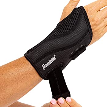 【中古】【輸入品・未使用】Franklin Sports 手首ブレースとスタビライザー - 調節可能なスポーツ手首ガード - 手首圧縮ブレース 痛み緩和 + 怪我防止 - ワンサイズ