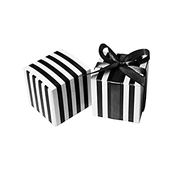 【中古】【輸入品・未使用】Favorsボックス ブラック K-CubeCandyBox-Black-White-Strips-2*2｜スカイマーケットプラス 17,527円