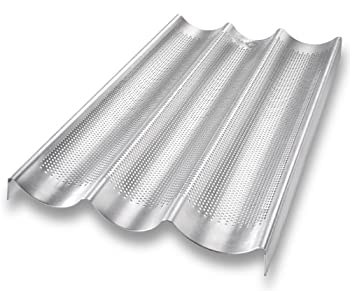 【中古】【輸入品・未使用】USA Pan Bakeware Aluminized Steel Perforated French Loaf Pan%ｶﾝﾏ% 3-Well by USA Pans｜スカイマーケットプラス