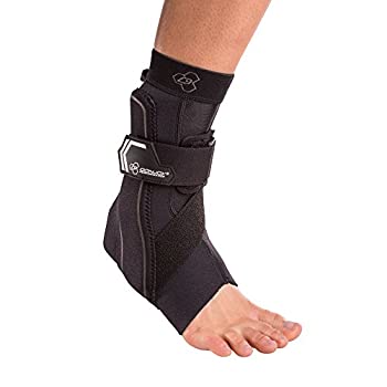 【中古】【輸入品・未使用】DonJoy パフォーマンス バイオニック アンクルブレース - 60°ステイ 中程度の足首サポート 足首の捻挫防止 ロール/サッカー、フットボール、テ