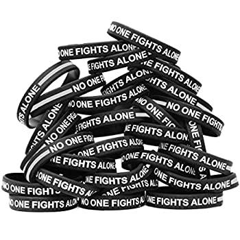 【中古】【輸入品・未使用】SayitBands 100の細いグレーライン No One Fights Alone ブレスレット
