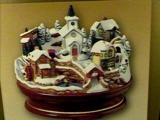 【中古】【輸入品・未使用】Hallmark 記念オーナメント ? 2004クラブ限定 楽しいクリスマスビレッジ