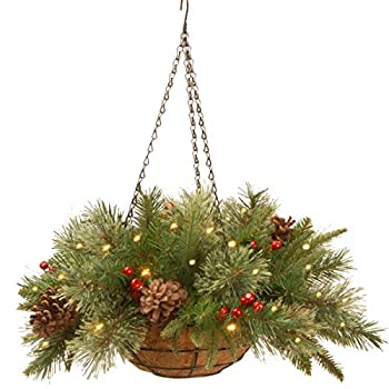 【中古】【輸入品・未使用】National Tree Company 'Feel Real' 事前点灯 人工クリスマスハンギングバスケット | フロック装飾とLEDライト付き | コロニアル風 - 20インチ