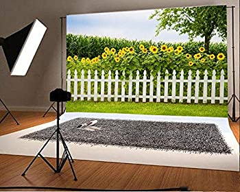 【中古】【輸入品・未使用】Laeacco 10x6.5 ビニール製背景幕 ひまわりフェンス 写真背景 花 黄色い花 コーンフィールド 緑の木 白 ピケットフェンス 装飾草原 自然の背景