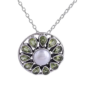 【中古】【輸入品・未使用】NOVICA ペリドット クリーム養殖淡水パール .925スターリングシルバーネックレス 18インチ ペリドット花びら|スカイマーケットプラス