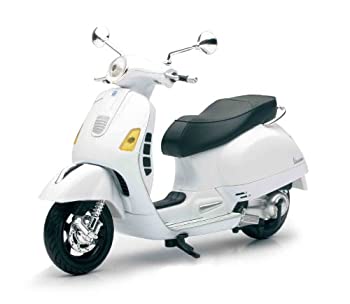 【中古】【輸入品・未使用】Vespa GTS 300 Super Die Cast Replica Model (Color May Vary) by RN 9,779円