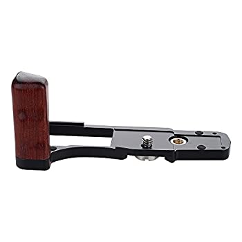 【中古】【輸入品・未使用】Fotodiox Pro Deluxe Metal Camera Hand Grip Compatible with Olympus OM-D E-M10 Mark III MILC MFT Camera with Wooden Accent and Battery A｜スカイマーケットプラス