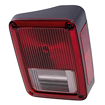 【中古】【輸入品・未使用】乗客用テールライト テールランプ 交換用 07-17 Jeep Wrangler 55077890AH CH2801177 AutoAndArt