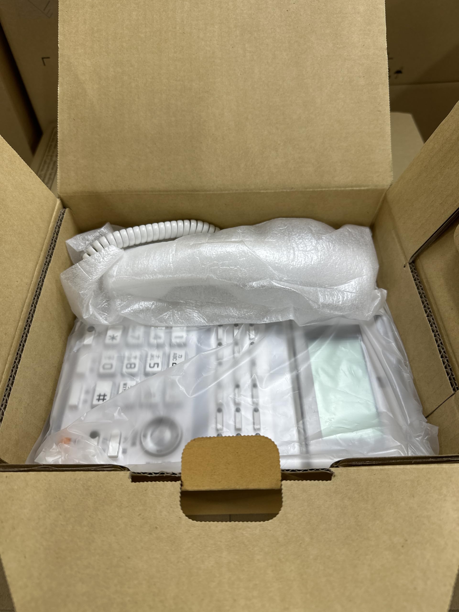 【中古】【人並み外れたに好いたらしい】TD910(W) SAXA サクサ AGREA LT900 アグレア 漢字書きあらわす18名取り草電話 [事務所装具] 商行為電話機 [事務所装具]