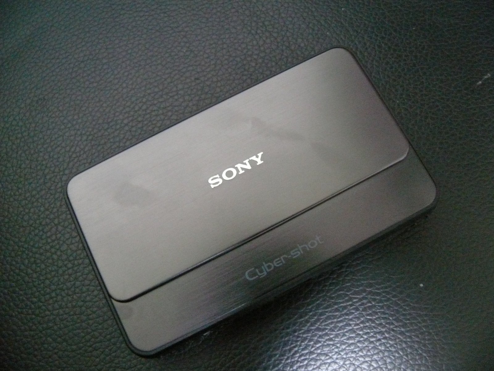 【中古】【非常に良い】SONY デジタルカメラ Cyber-Shot(サイバーショット) T99 (1410万画素CCD/光学x4/デジタルx8) ブラック DSC-T99/B