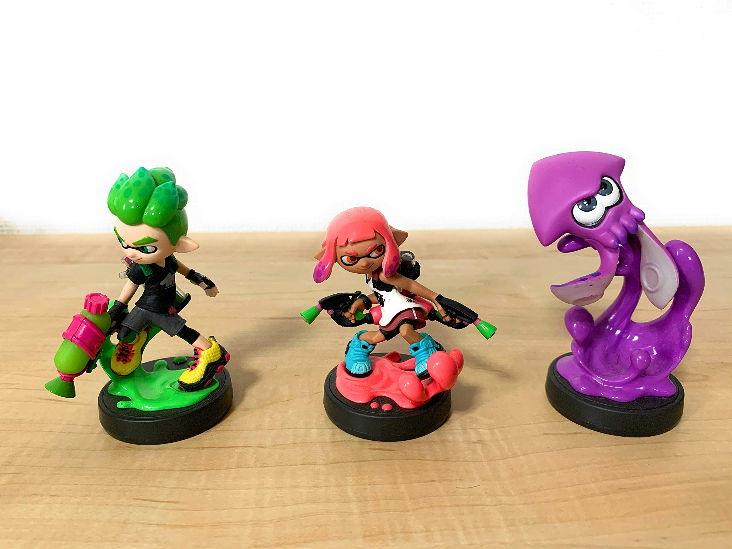 【中古】【人並み外れたに好いたらしい】任天堂 スプラトゥーンシリーズ amiibo3種書き割り(御嬢さん【ネオンサクラ色】、男の子【ネオン緑であること】、いか【ネオンパープル】)