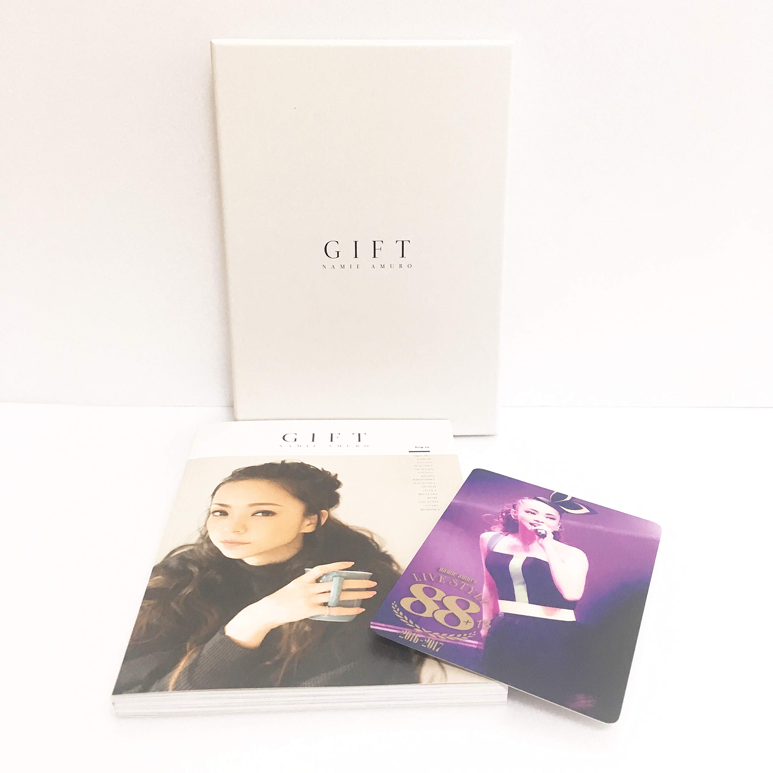 【中古】【非常に良い】大人気 安室奈美恵／GIFT（フォトブック＋ダウンロード映像）セブンネット限定