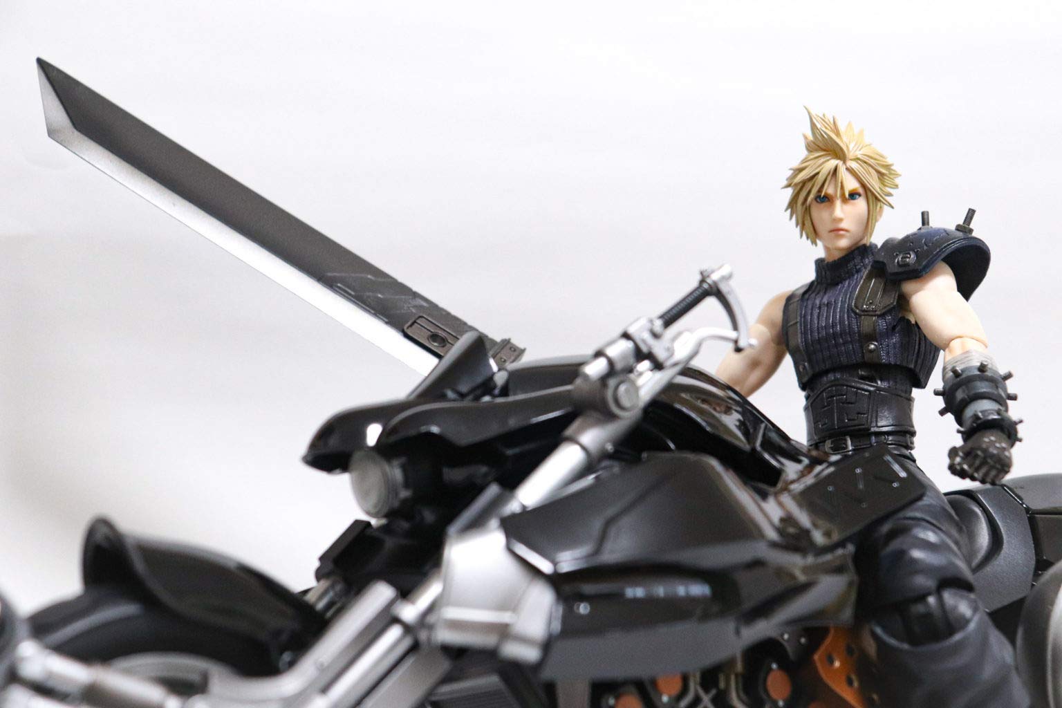 【中古】【非常に良い】スクウェア・エニックス(SQUARE ENIX) ファイナルファンタジーVII リメイク PLAY ARTS改 クラウド・ストライフ & ハーディ＝デイトナ PVC製 塗装済み可動フィギュア｜スカイマーケットプラス