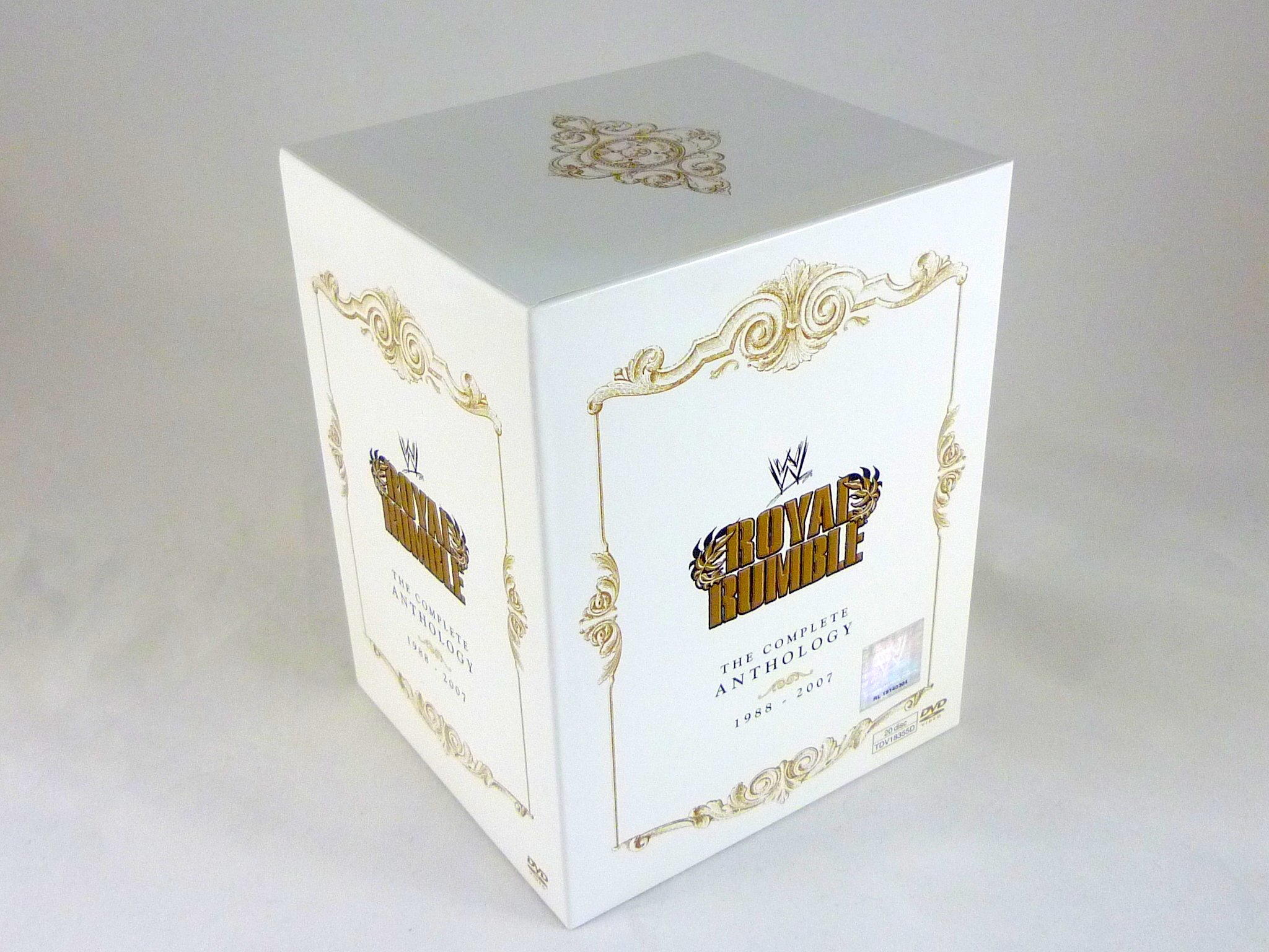 【中古】【非常に良い】WWE ロイヤルランブル・アンソロジーBOX 1988-2007 (初回限定生産) [DVD]