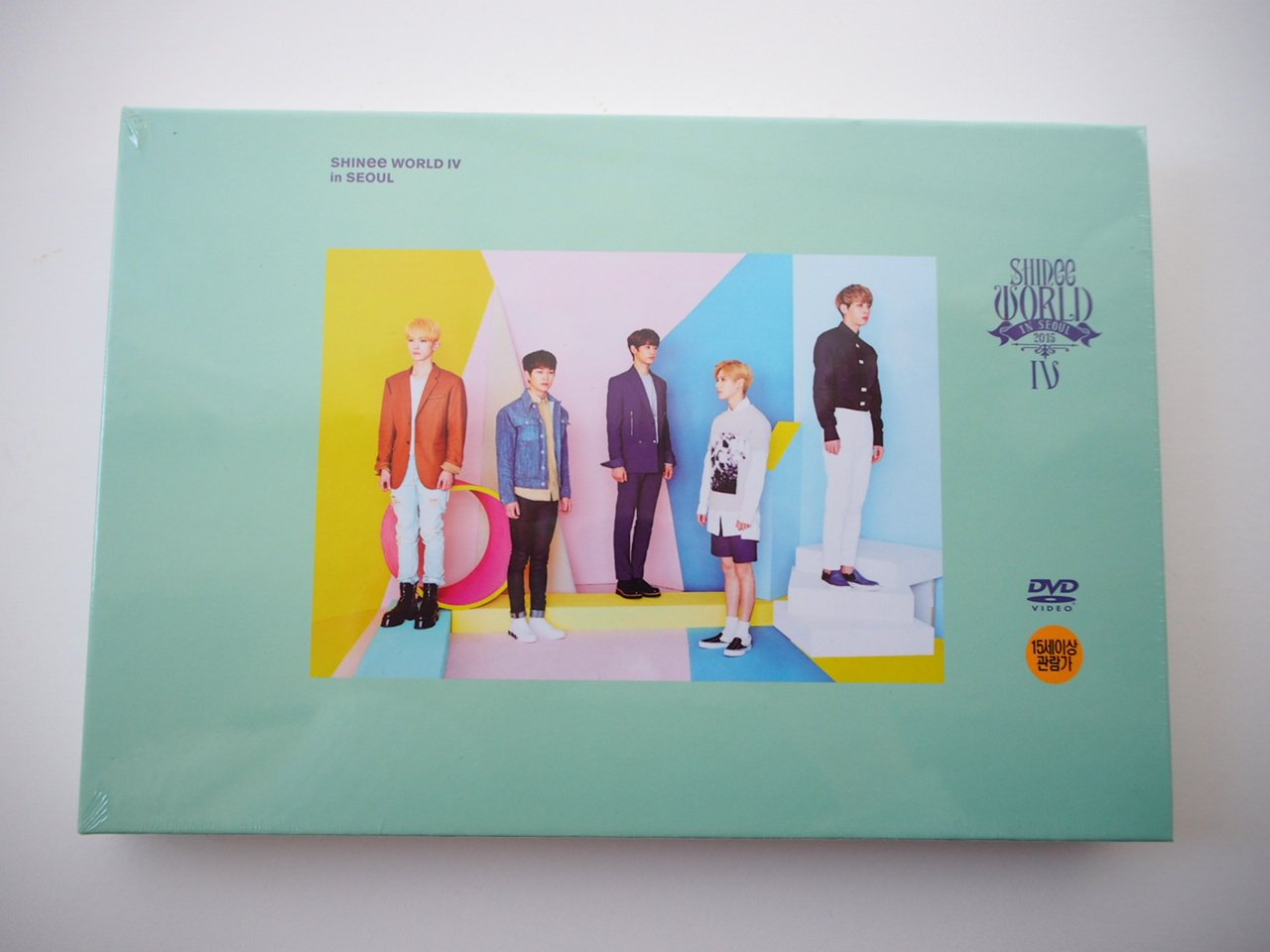 【中古】【非常に良い】SHINee World IV (2DVDs + ポストカードブック) (韓国盤)｜スカイマーケットプラス