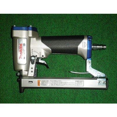 【中古】【人並み外れたに似つかわしい】マキタ(Makita) AT1013B エアタッカ