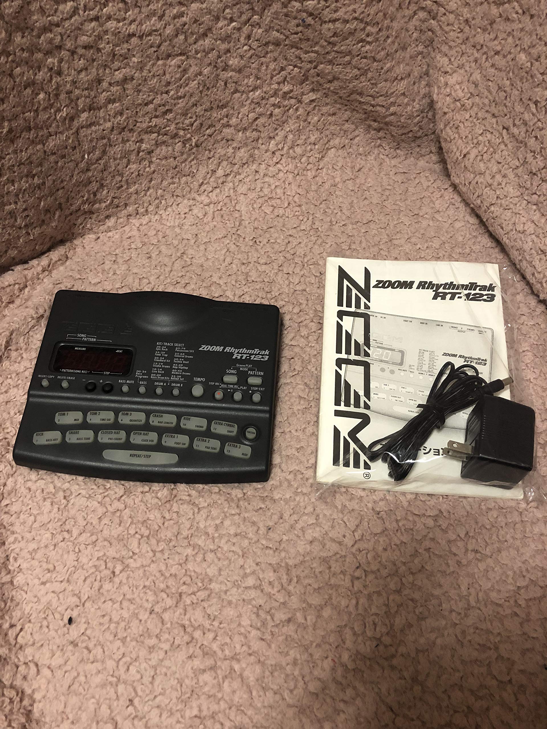 【中古】【非常に良い】Zoom リズムマシン　Rhythmtrak　RT-123