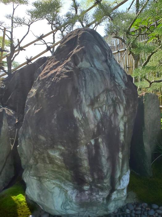 阿波の青石 数百キロから2.5tくらいまでのもの 阿波の青石 数百キロから2.5tくらいまでのもの 阿波の青石