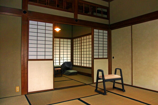 即納 和座椅子 おしゃれ 安い 木製 薄い チェア イス 椅子 積み重ね 法事 旅館 和風 和室 お寺 宴会 ナチュラル 人気|SMART PARK 店