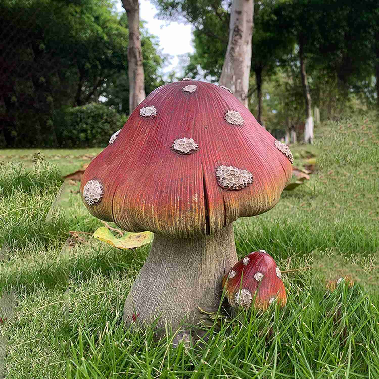 ガーデンオブジェ　モルタル製キノコ　インテリア雑貨 いい出来！」主婦が作った多肉植物に似合うガーデンオブジェ 童話の