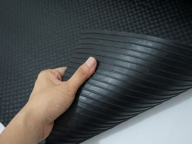 1tトラック用荷台ゴムマット(1枚)2438mm×1524mm×約6mm厚ゴムシートゴム板荷物保護下敷き船舶住宅養生倉庫1トントラックマット