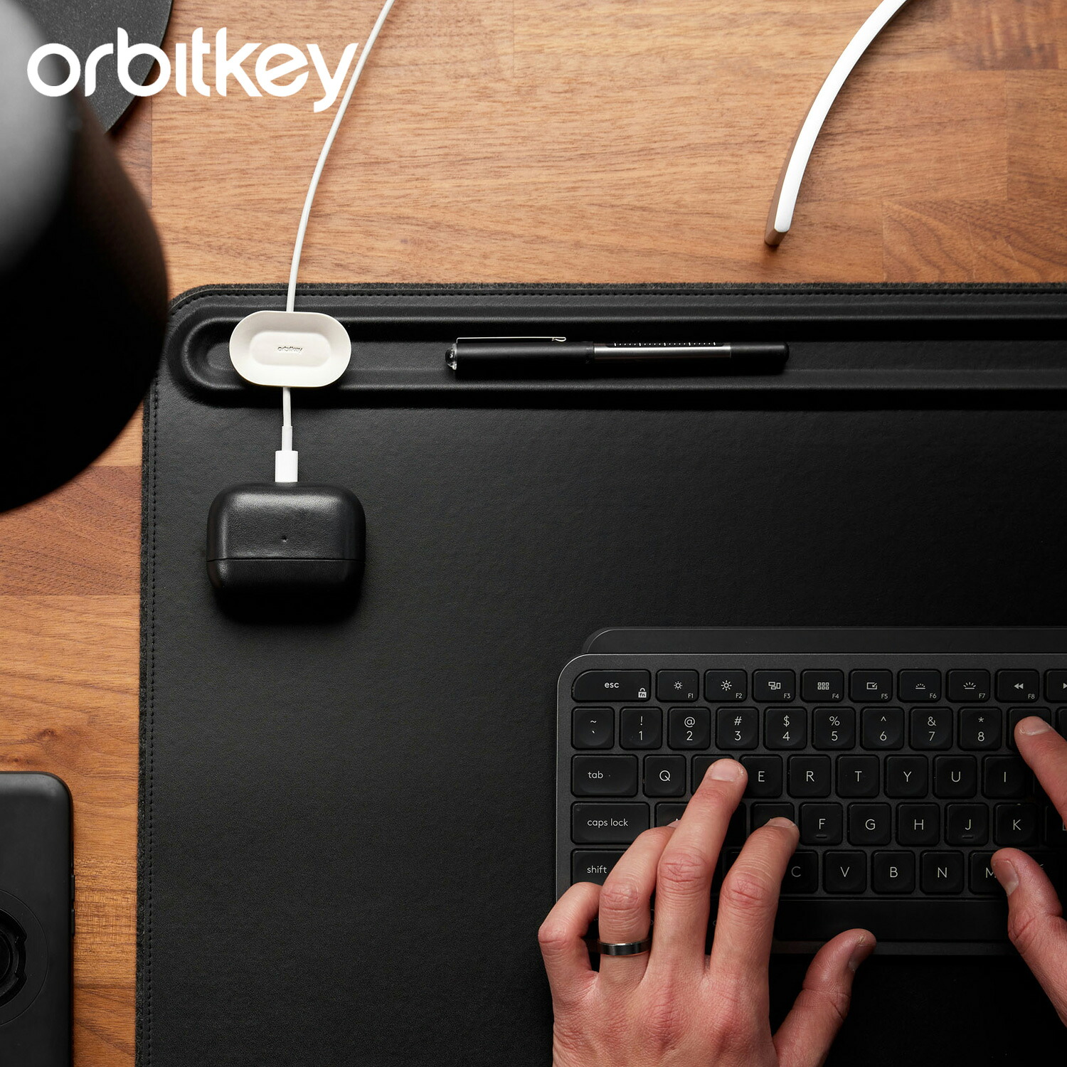 【最大1000円OFFクーポン発行中 4/17 11:59まで！】 オービットキー Orbitkey デスクマット マウス対応 滑り防止 DESK MAT LARGE ブラック ベージュ 黒 DKMT-LG1-BKBK