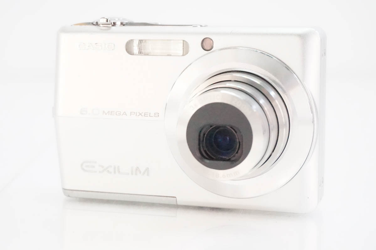 【中古】CASIOカシオ コンパクトデジタルカメラ EXILIM エクシリム 600万画素 EX-Z600|エスネットショップ店