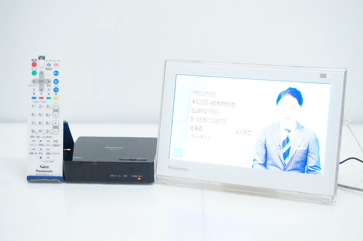 【中古】Panasonicパナソニック 10V型デジタル ポータブルテレビ プライベートビエラ UN-10E6-W 地上・BS・CS110度 防水タイプ 液晶テレビ｜エスネットショップ店 17,235円