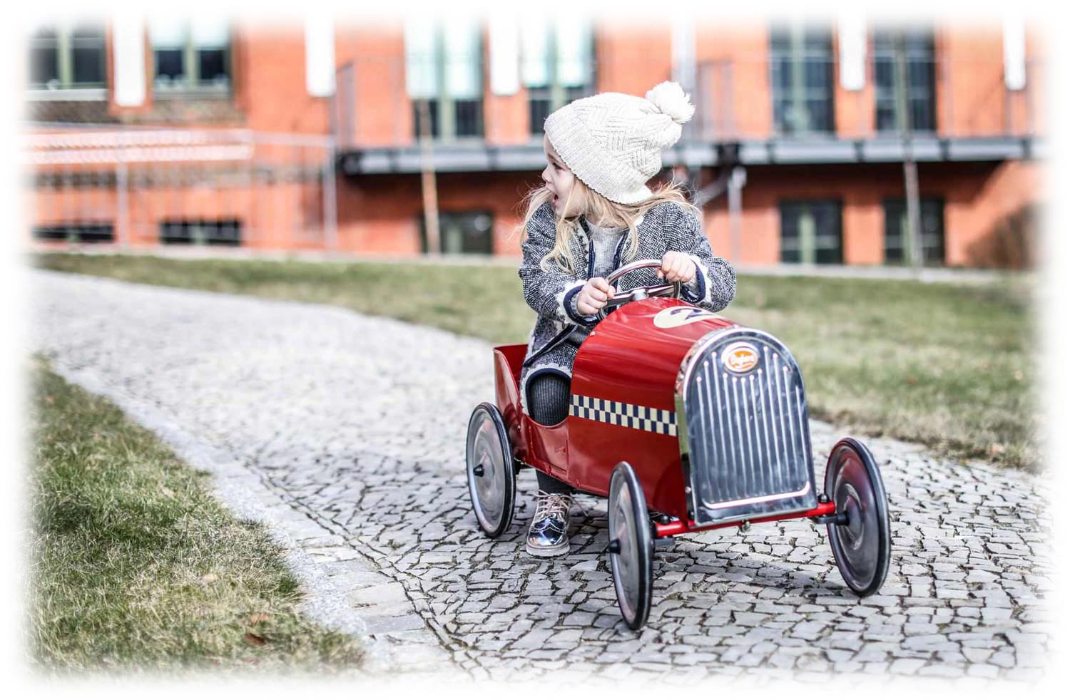 baghera legend pedal car