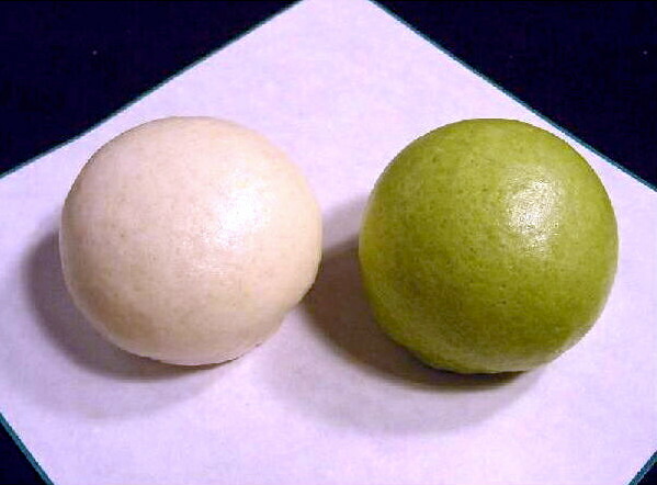 【仏事/弔事】青白饅頭　75g　約6cm　和菓子　葬式　法事　香典　法要　葬儀　2個入【お供え】　老舗和菓子屋　まんじゅう　お取り寄せ