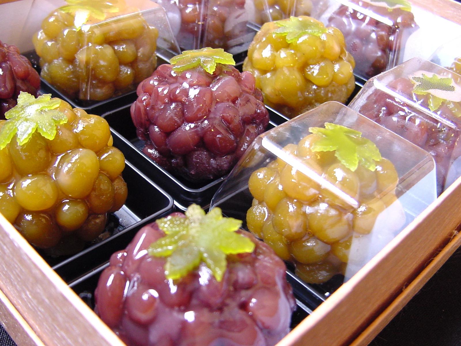 【楽天市場】【上生菓子】2色 鹿の子12ヶ詰め（大納言・鴬豆）【和菓子】お祝い お供え ギフト 贈り物 お歳暮 和菓子 鹿子 お取り寄せ ...