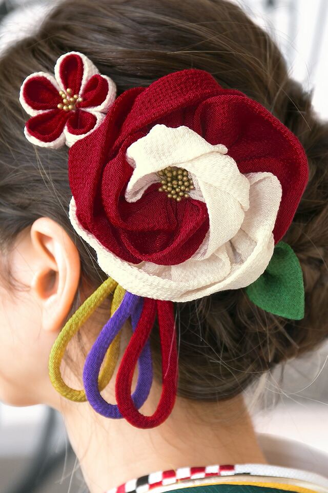 つまみ細工 2点セット 赤 レッド 白 オフホワイト 牡丹 梅 花 フラワー 縮緬 ちりめん コーム Uピン 髪留め 卒業式向け 振袖向け 袴向け ヘアアクセサリー 日本製 和装 和服 あす楽対応 和装小物 成人式 髪飾り