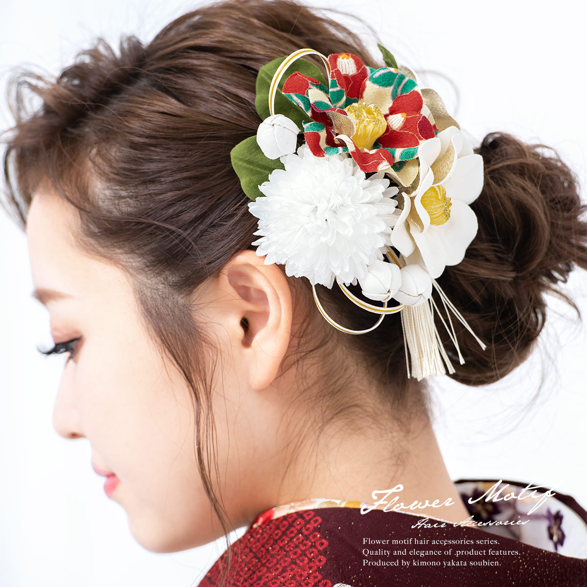 【20％OFF】髪飾り 成人式 2点セット 白 ホワイト 椿 ツバキ ピンポンマム 花 コサージュ 水引 ラメ 縮緬 ちりめん 房飾り コーム Uピン 髪留め ヘアアクセサリー 振袖向け 卒業式 日本製 和装【18周年記念クーポン配布中】