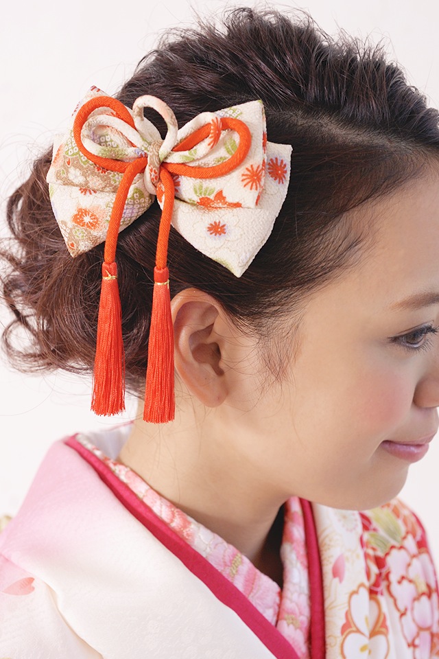楽天市場 髪飾り リボン 象牙色 アイボリー 赤 花柄 古典柄 りぼん