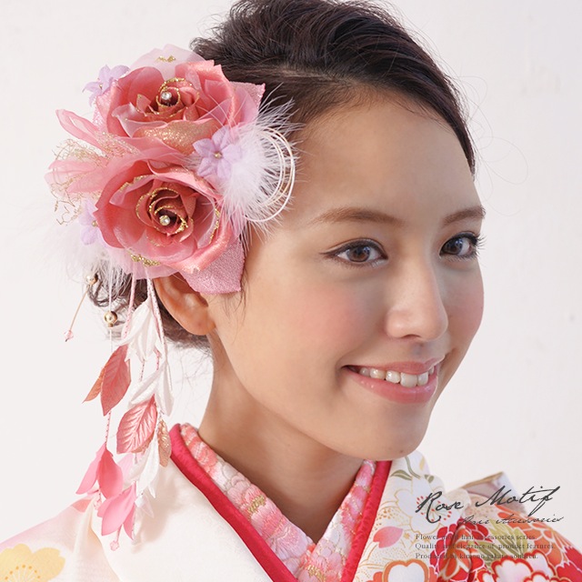 楽天市場 髪飾り 成人式 振袖 ピンク 花 フラワー 薔薇 羽 ビジュー ラメ ブラ 髪留め 髪かざり 振り袖 ヘアアクセサリー 和装 あす楽対応 きもの館 創美苑
