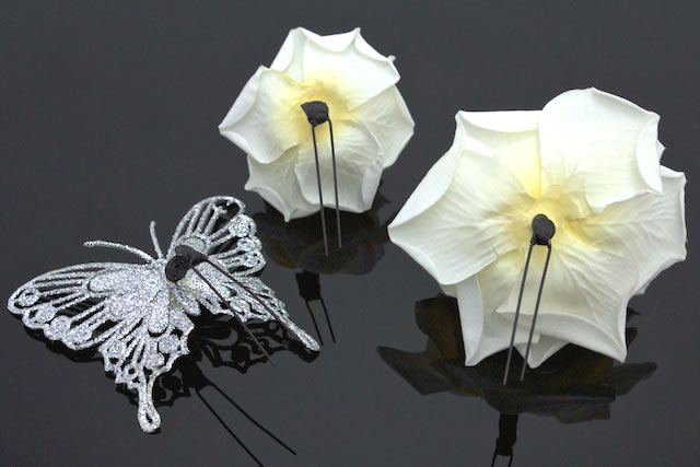 楽天市場 髪飾り 成人式 蝶 3点セット 白 オフホワイト 銀 シルバー 薔薇 花 コサージュ 簪 髪留め ヘアアクセサリー 卒業式 日本製 和装 あす楽対応 きもの館 創美苑