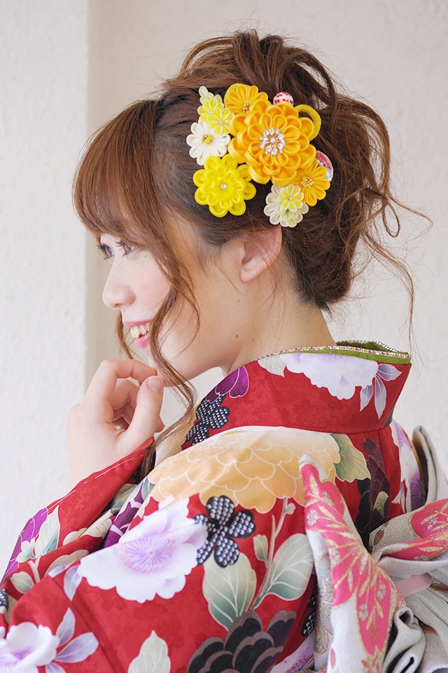 楽天市場 髪飾り 成人式 つまみ細工 黄色 ビーズ パール ビジュー コーム 髪留め ヘアアクセサリー 袴 浴衣 着物 振袖 卒業式 和装 あす楽対応 きもの館 創美苑