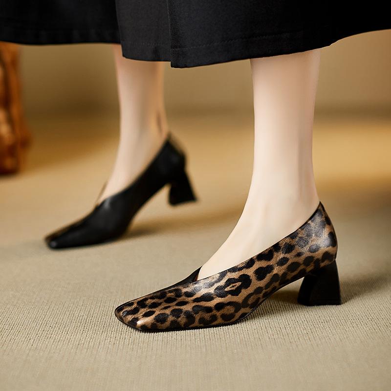 パンプス レディース 女性用 本革 ヒョウ柄 Vカット スクエアトゥ チャンキーヒール 太ヒール 5cm フレンチシック 上品 エレガント おしゃれ 通勤 オフィス ビジネス オールシーズン