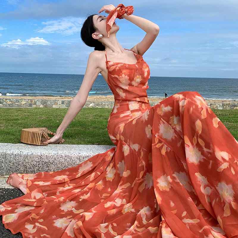 ワンピース レディース 春夏 リゾート バカンス 旅行 フレンチレトロ 小花柄 オレンジ花 ホルターネック Vネック Aライン ウエストマーク 上品 エレガント マキシ丈ロングドレス